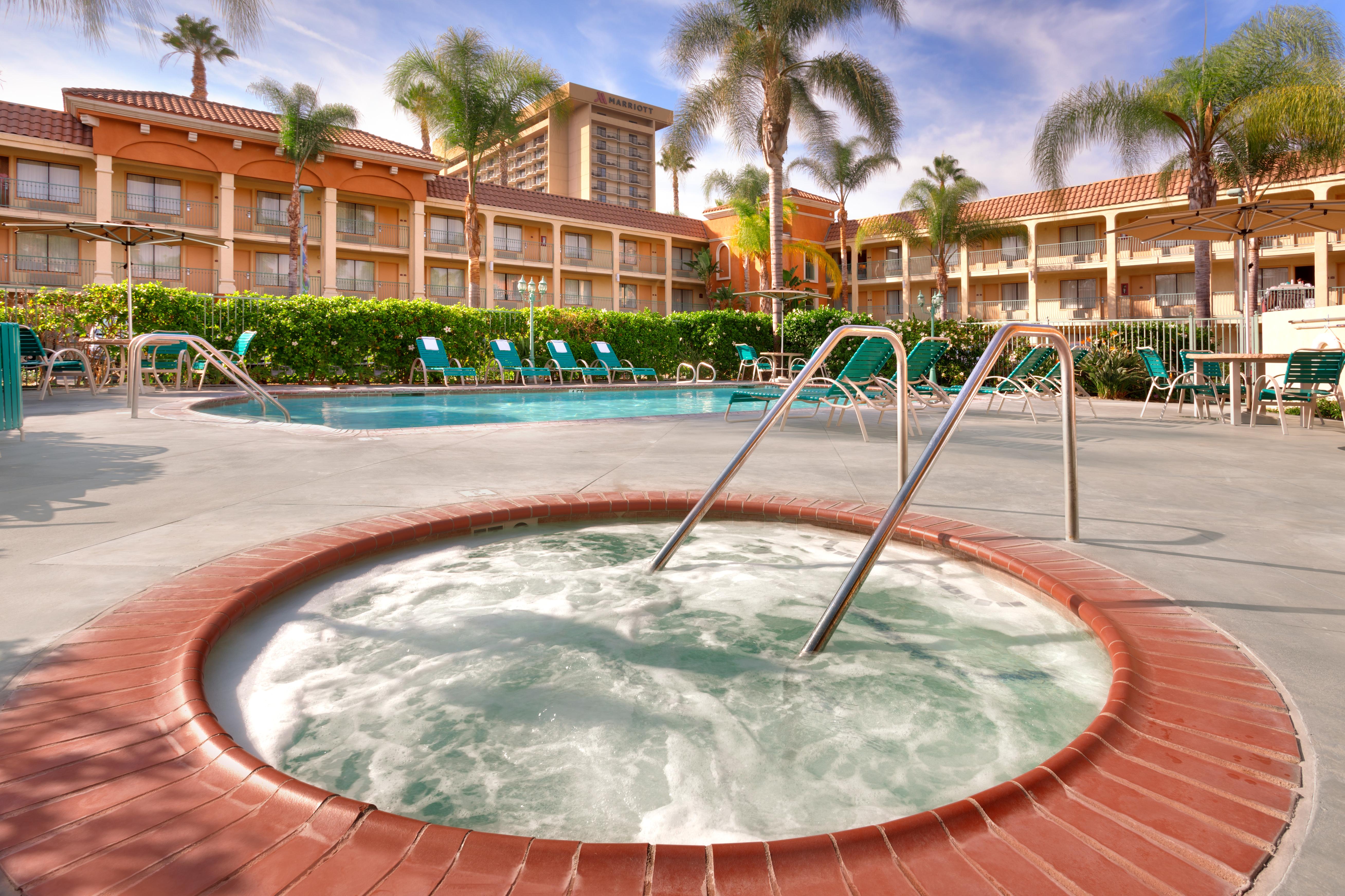 Cortona Inn And Suites Anaheim Resort Extérieur photo